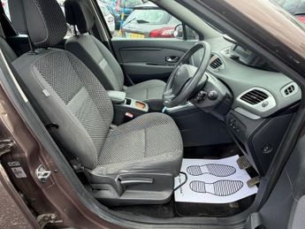 RENAULT GRAND SCENIC 1.5 dCi Expression MPV 5dr Diesel EDC Euro 5 (110 ps)