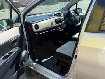 TOYOTA YARIS 1.3 Automatic JDM Petrol Hatchback Silver 5dr