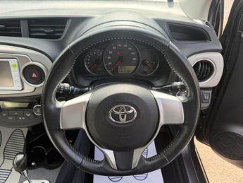 TOYOTA YARIS 1.3 Automatic Petrol Hatchback Black 5dr