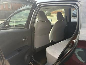TOYOTA YARIS 1.3 Automatic Petrol Hatchback Black 5dr