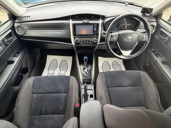 TOYOTA COROLLA 1.5 Hybrid Petrol Silver Estate 5dr