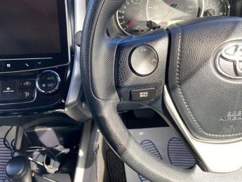 TOYOTA COROLLA 1.5 Automatic petrol Black 5dr