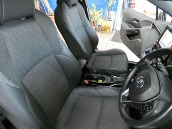 TOYOTA COROLLA 2.0 VVT-h Design Touring Sports 5dr Petrol Hybrid CVT Euro 6 (s/