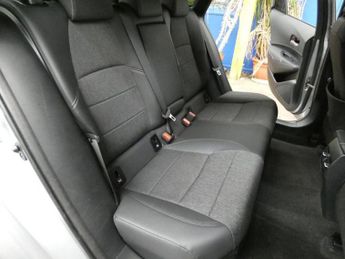 TOYOTA COROLLA 2.0 VVT-h Design Touring Sports 5dr Petrol Hybrid CVT Euro 6 (s/