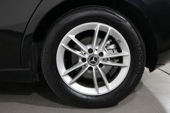 MERCEDES-BENZ A-CLASS 1.5 A180d SE Hatchback 5dr Diesel 7G-DCT Euro 6 (s/s) (116 ps)