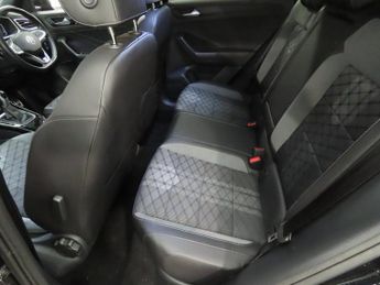 VOLKSWAGEN T-ROC 1.5 TSI R-Line SUV 5dr Petrol DSG Euro 6 (s/s) (150 ps) Front / 