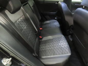 VOLKSWAGEN T-ROC 1.5 TSI R-Line SUV 5dr Petrol DSG Euro 6 (s/s) (150 ps) Front / 