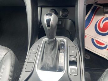 HYUNDAI SANTA FE 2.2 CRDi Blue Drive Premium SUV 5dr Diesel Auto 4WD Euro 6 (s/s)