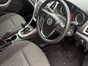 VAUXHALL ASTRA 1.6 16v Exclusiv Hatchback 5dr Petrol Manual Euro 5 (115 ps)