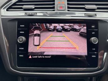 VOLKSWAGEN TIGUAN 1.5 TSI R-Line SUV 5dr Petrol DSG Euro 6 (s/s) (150 ps)