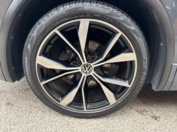 VOLKSWAGEN TIGUAN 1.5 TSI R-Line SUV 5dr Petrol DSG Euro 6 (s/s) (150 ps)