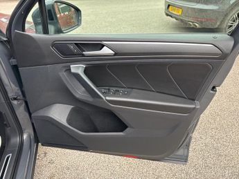 VOLKSWAGEN TIGUAN 1.5 TSI R-Line SUV 5dr Petrol DSG Euro 6 (s/s) (150 ps)