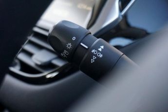 PEUGEOT 208 1.2 VTi Active Hatchback Petrol Manual 5dr - Just 35,180 Miles /