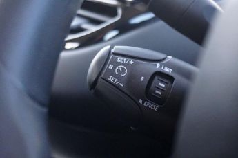 PEUGEOT 208 1.2 VTi Active Hatchback Petrol Manual 5dr - Just 35,180 Miles /