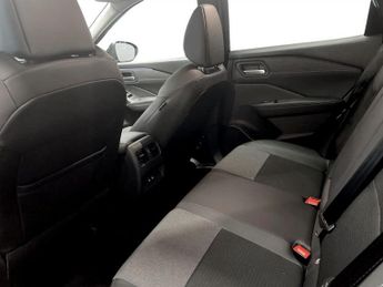 NISSAN QASHQAI 1.3 DIG-T MHEV N-Connecta SUV 5dr Petrol Hybrid XTRON Euro 6 (s/