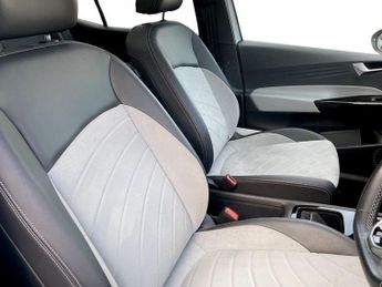 VOLKSWAGEN ID.3 Pro Performance 58kWh Family Hatchback 5dr Electric Auto (204 ps