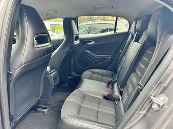 MERCEDES-BENZ GLA 1.6 GLA180 Urban Edition SUV 5dr Petrol 7G-DCT Euro 6 (s/s) (122