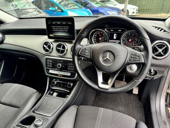 MERCEDES-BENZ GLA 1.6 GLA180 Urban Edition SUV 5dr Petrol 7G-DCT Euro 6 (s/s) (122