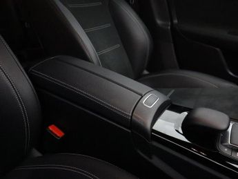 MERCEDES-BENZ A-CLASS 1.3 A180 AMG Line Edition (Executive) Hatchback 5dr Petrol 7G-DC