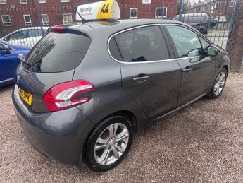 PEUGEOT 208 1.2 VTi PureTech Allure Hatchback 5dr Petrol Manual Euro 6 (82 p