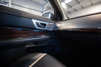 JAGUAR XF 2.2d Portfolio Saloon 4dr Diesel Auto Euro 5 (s/s) (200 ps)