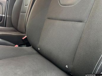 RENAULT CLIO 1.2 16V Dynamique MediaNav Hatchback 5dr Petrol Manual Euro 5 (7