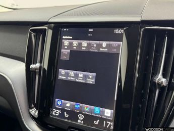 VOLVO XC60 2.0 T5 Momentum SUV 5dr Petrol Auto AWD Euro 6 (s/s) (250 ps)