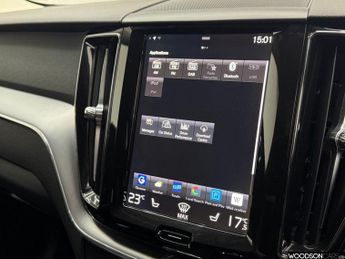 VOLVO XC60 2.0 T5 Momentum SUV 5dr Petrol Auto AWD Euro 6 (s/s) (250 ps)