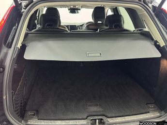 VOLVO XC60 2.0 T5 Momentum SUV 5dr Petrol Auto AWD Euro 6 (s/s) (250 ps)