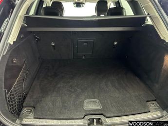 VOLVO XC60 2.0 T5 Momentum SUV 5dr Petrol Auto AWD Euro 6 (s/s) (250 ps)