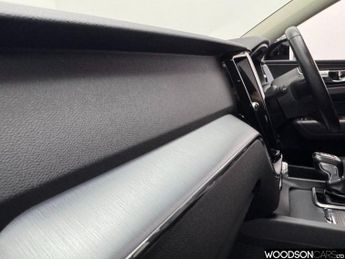 VOLVO XC60 2.0 T5 Momentum SUV 5dr Petrol Auto AWD Euro 6 (s/s) (250 ps)