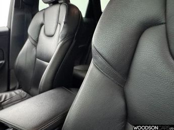 VOLVO XC60 2.0 T5 Momentum SUV 5dr Petrol Auto AWD Euro 6 (s/s) (250 ps)