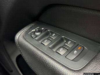 VOLVO XC60 2.0 T5 Momentum SUV 5dr Petrol Auto AWD Euro 6 (s/s) (250 ps)