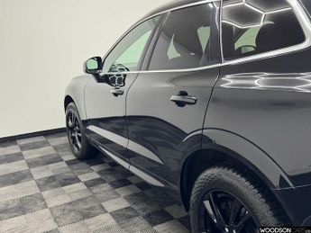 VOLVO XC60 2.0 T5 Momentum SUV 5dr Petrol Auto AWD Euro 6 (s/s) (250 ps)