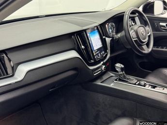 VOLVO XC60 2.0 T5 Momentum SUV 5dr Petrol Auto AWD Euro 6 (s/s) (250 ps)