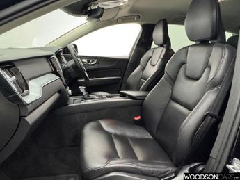 VOLVO XC60 2.0 T5 Momentum SUV 5dr Petrol Auto AWD Euro 6 (s/s) (250 ps)