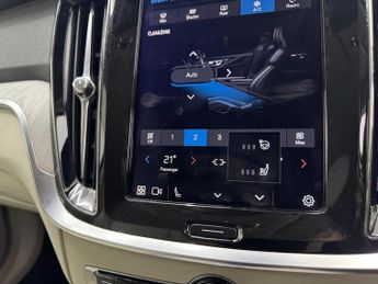 VOLVO V60 2.0 B4 MHEV Plus Estate 5dr Petrol Hybrid DCT Auto Euro 6 (s/s) 