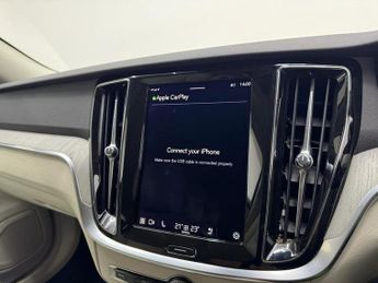 VOLVO V60 2.0 B4 MHEV Plus Estate 5dr Petrol Hybrid DCT Auto Euro 6 (s/s) 