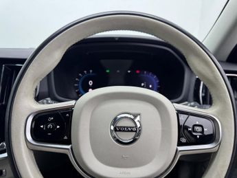 VOLVO V60 2.0 B4 MHEV Plus Estate 5dr Petrol Hybrid DCT Auto Euro 6 (s/s) 