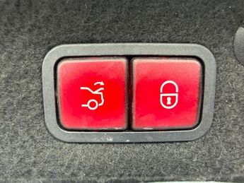 MERCEDES-BENZ C-CLASS 2.1 C220d AMG Line (Premium) Saloon 4dr Diesel G-Tronic+ Euro 6 