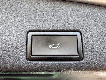 VOLKSWAGEN TOUAREG 3.0 TDI V6 BlueMotion Tech R-Line SUV 5dr Diesel Tiptronic 4WD E