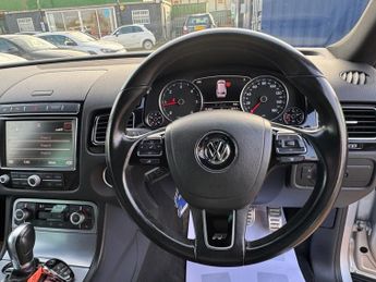 VOLKSWAGEN TOUAREG 3.0 TDI V6 BlueMotion Tech R-Line SUV 5dr Diesel Tiptronic 4WD E