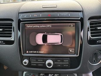 VOLKSWAGEN TOUAREG 3.0 TDI V6 BlueMotion Tech R-Line SUV 5dr Diesel Tiptronic 4WD E