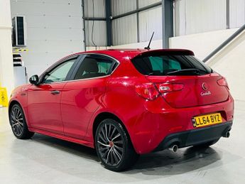 Alfa Romeo Giulietta 2.0 JTDM-2 QV Line Hatchback 5dr Diesel TCT Euro 5 (s/s) (175 bh