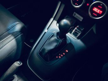 ALFA ROMEO GIULIETTA 2.0 JTDM-2 QV Line Hatchback 5dr Diesel TCT Euro 5 (s/s) (175 bh