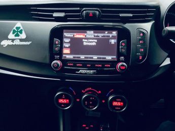 ALFA ROMEO GIULIETTA 2.0 JTDM-2 QV Line Hatchback 5dr Diesel TCT Euro 5 (s/s) (175 bh