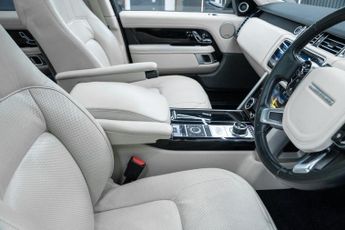 LAND ROVER RANGE ROVER 3.0 SD V6 Vogue SUV 5dr Diesel Auto 4WD Euro 6 (s/s) (275 ps)