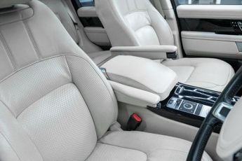 LAND ROVER RANGE ROVER 3.0 SD V6 Vogue SUV 5dr Diesel Auto 4WD Euro 6 (s/s) (275 ps)