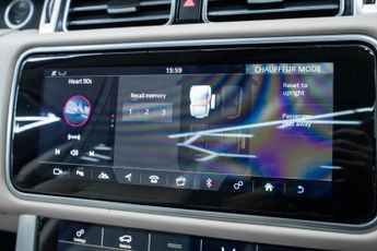 LAND ROVER RANGE ROVER 3.0 SD V6 Vogue SUV 5dr Diesel Auto 4WD Euro 6 (s/s) (275 ps)