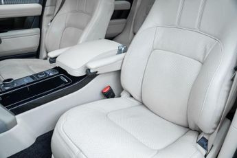 LAND ROVER RANGE ROVER 3.0 SD V6 Vogue SUV 5dr Diesel Auto 4WD Euro 6 (s/s) (275 ps)